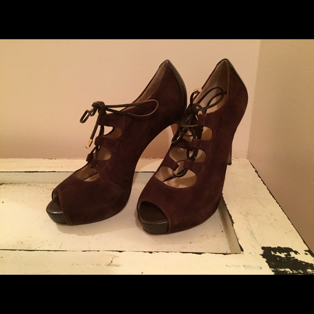 Talbots women high heeled shoe